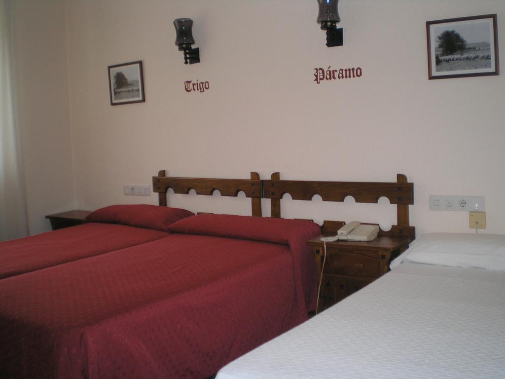 ホテル Tierra De Campos オソルノ 部屋 写真